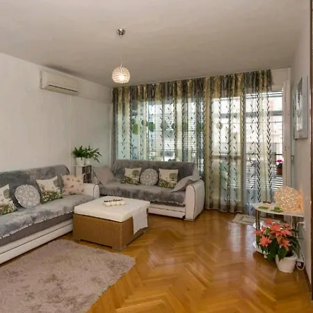 Flower With Sea View Apartment